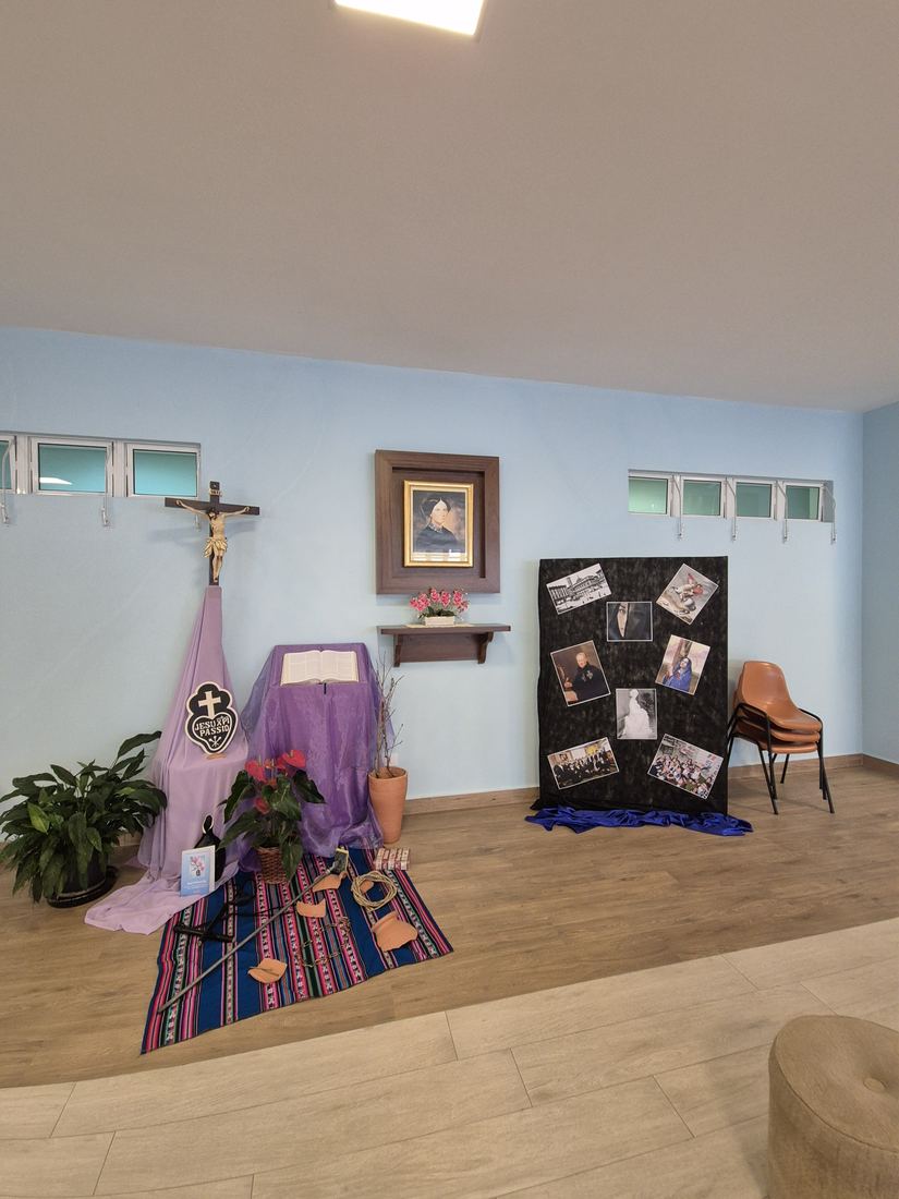 Capela do colégio com imagem de Nossa Senhora