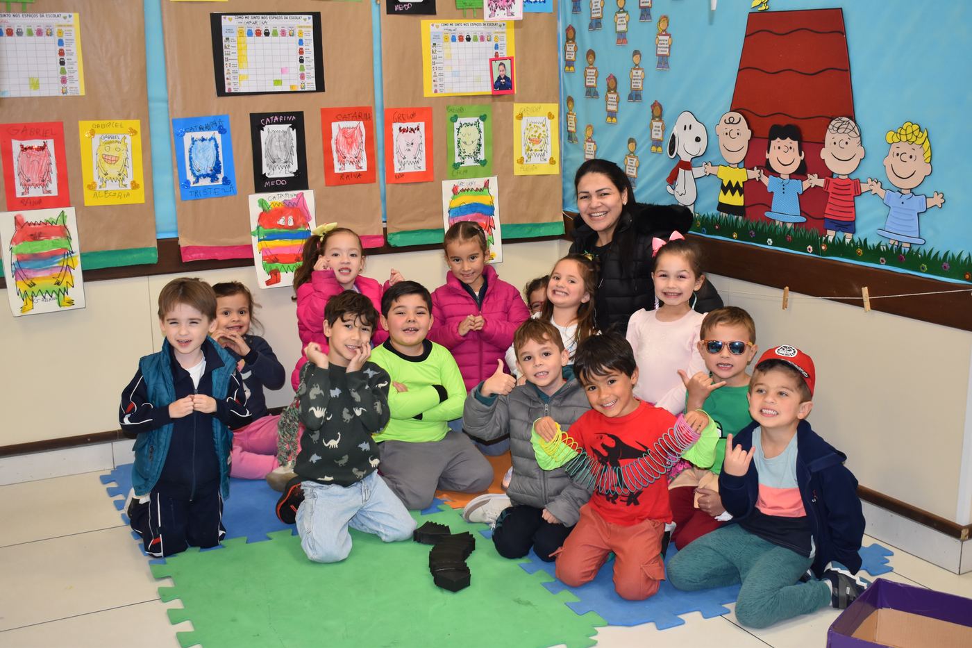 Educadoras do Passionista Rosário com turma da Educação Infantil