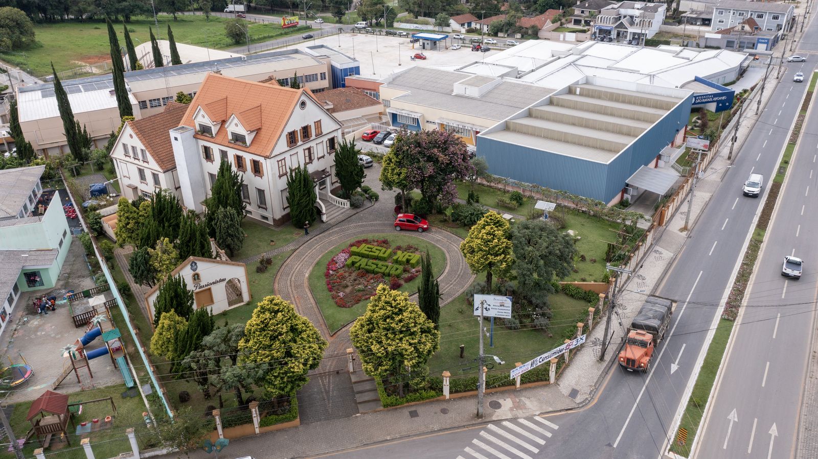 Vista aérea do campus do Colégio Passionista Rosário em Colombo