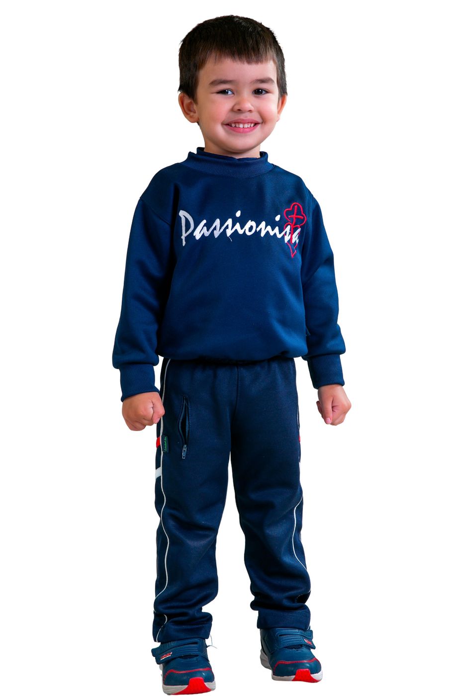 Aluno do Colégio Passionista Rosário sorrindo com o uniforme do colégio